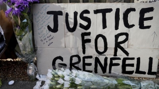 Un an de la tragedia de la turnul Grenfell! M. Britanie tăcută în faţa celor 71 de morţi