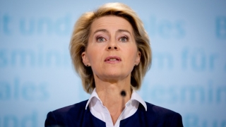 Ministrul german al Apărării își păstrează titlul de doctor