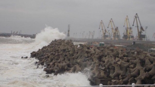 Cod galben de vânt puternic! Porturile de la Marea Neagră, închise!