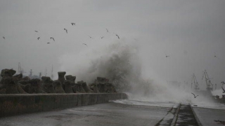 Manevrele în Portul Midia, suspendate din cauza vântului