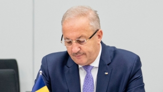 Vasile Dîncu a anunţat că a demisionat din funcţia de ministru al Apărării Naţionale