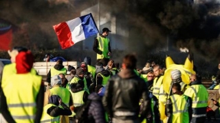 Probleme mari în Franța: „vestele galbene“ revin în forță cu protestele