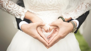 Vreți să vă căsătoriți în 2018? Grăbiți-vă să vă programați la Starea Civilă!