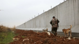 Turcia a încheiat construcția zidului de 556 de kilometri la frontiera cu Siria