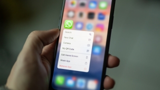Facebook nu va avea dreptul de a colecta date despre utilizatorii WhatsApp în Germania