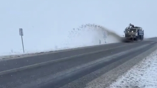 Se acționează cu utilaje pe mai multe drumuri din țară, unde se depune zăpada
